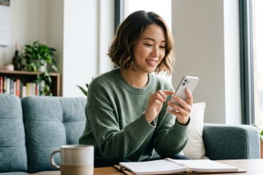 The Best Days and Times to Send That First Message